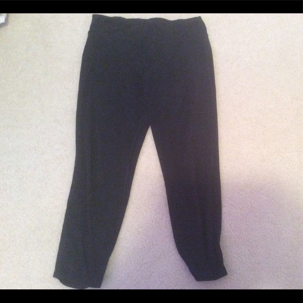 Black yoga pants